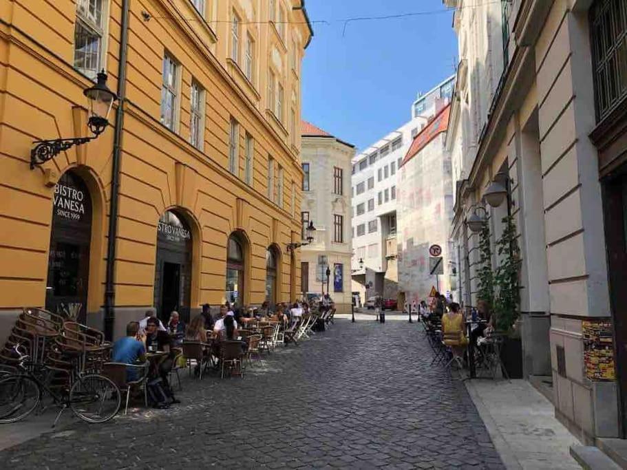 I & I Apart, Garage - Historical Old Town Bratislava Ngoại thất bức ảnh