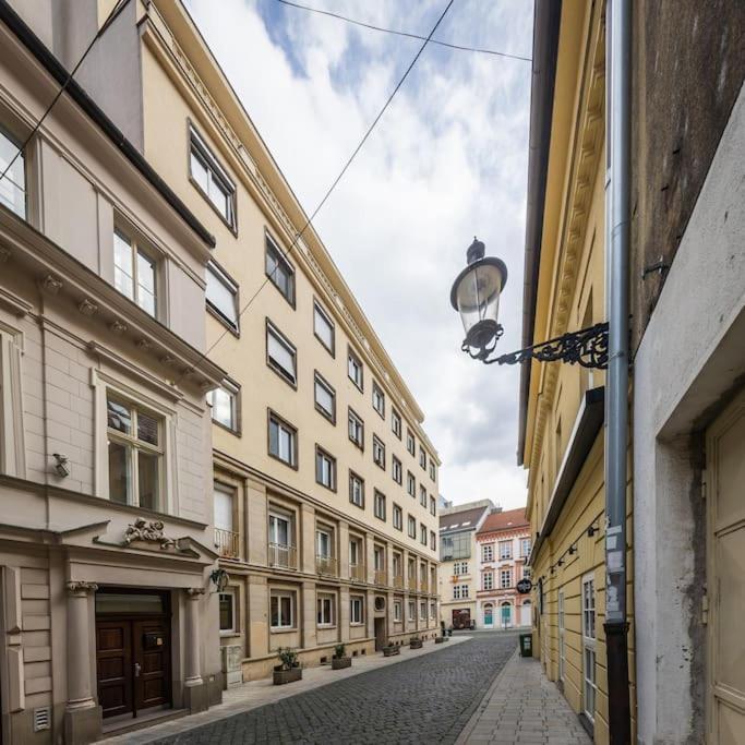 I & I Apart, Garage - Historical Old Town Bratislava Ngoại thất bức ảnh